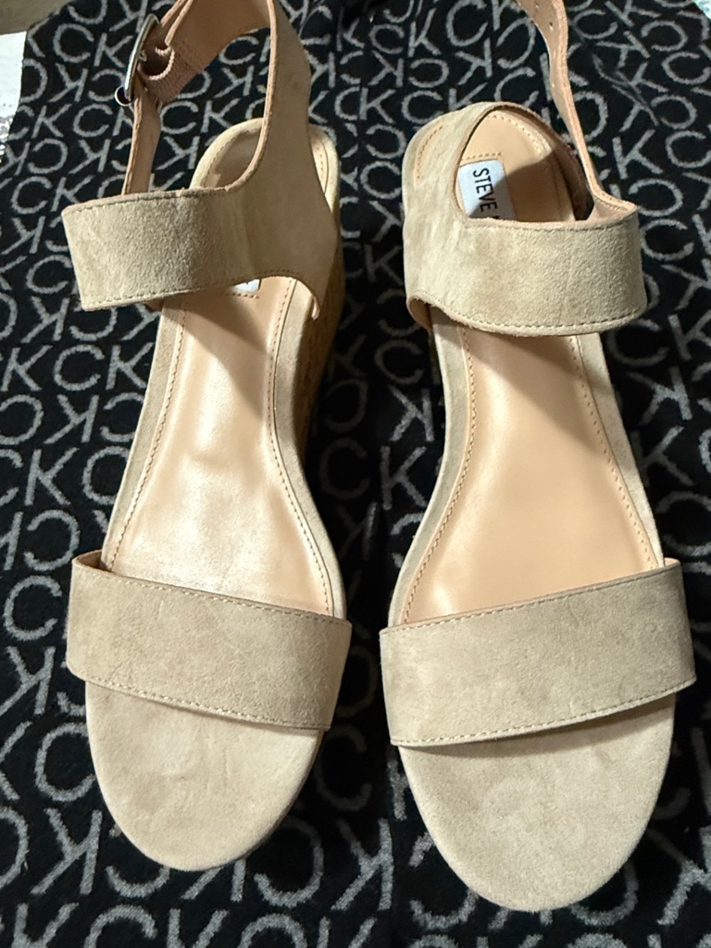 Steve Madden Neutral Beige Suede Wedge Sandals